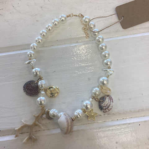 Necklace pearl seashells