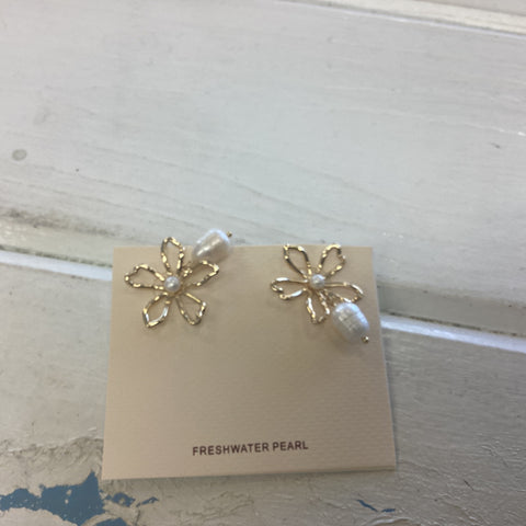 Earrings flower pearl