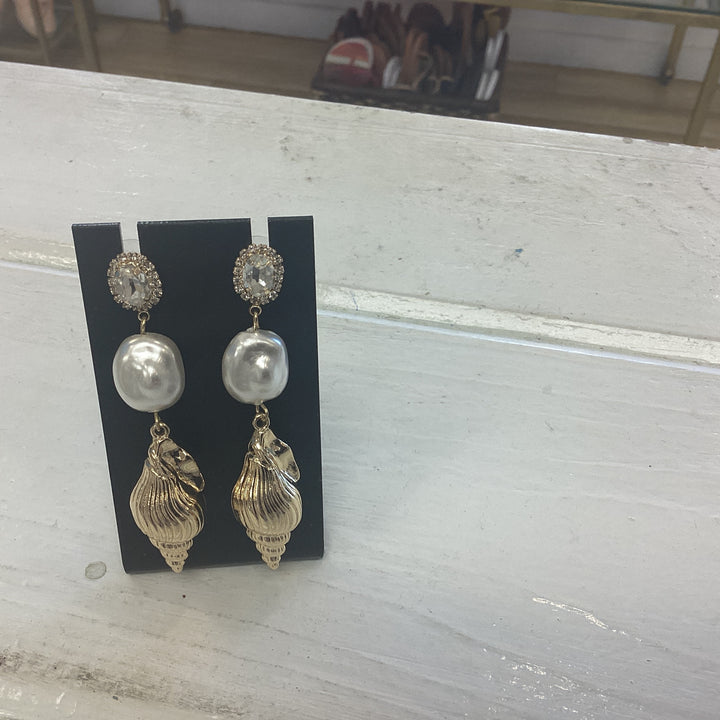 Earrings shell