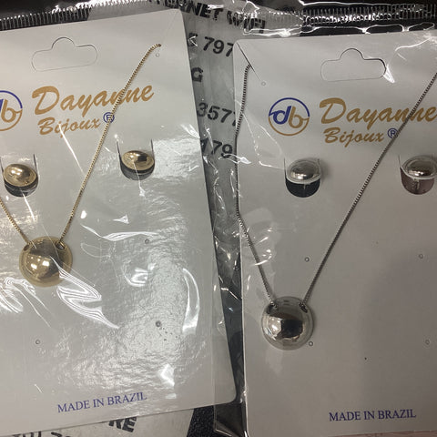 Set necklace and earrings bolls