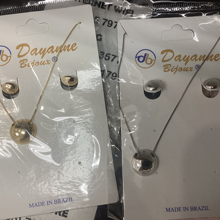 Set necklace and earrings bolls