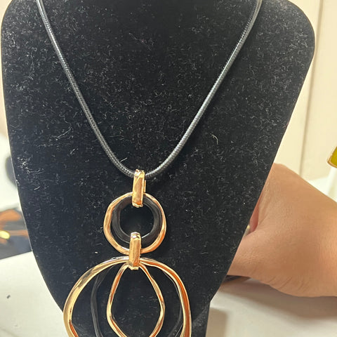 Necklace black and gold