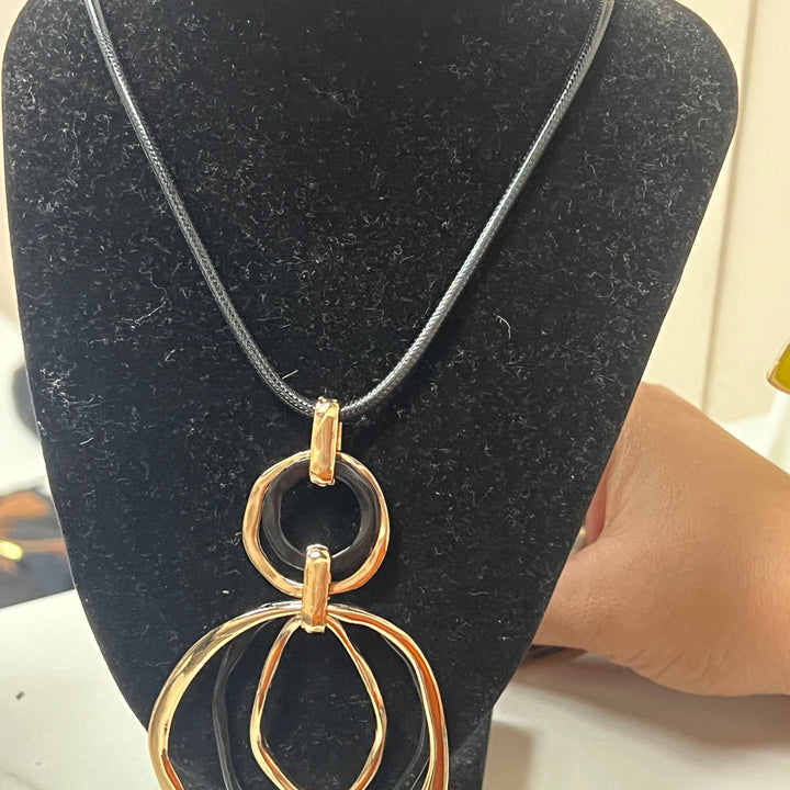 Necklace black and gold