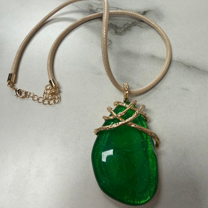 Necklace green stone